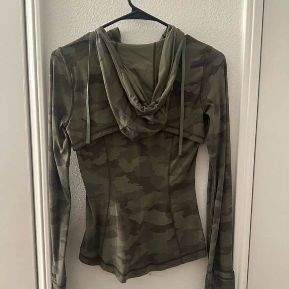 Lulu Lemon Camo Jacket - Picture 3 of 4